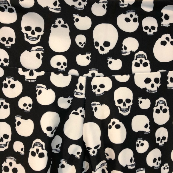 Onzie Skull Print High Basic Capri Leggings - Picture 7 of 16